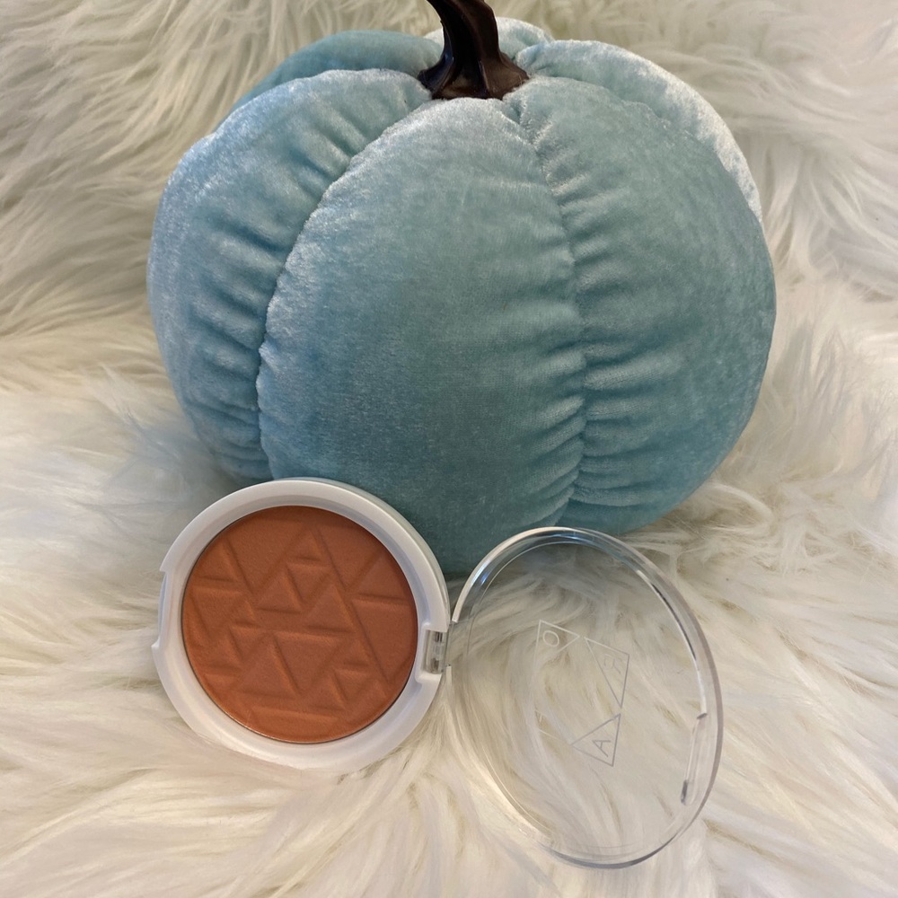 Large Compact-OFRA Blush in the shade Bellini